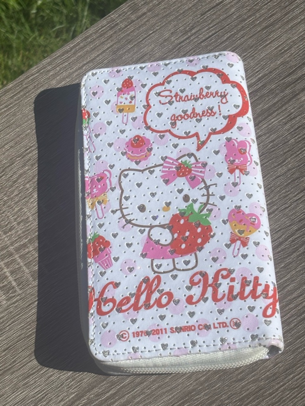 Hello Kitty Wallet - Picture 3 of 17